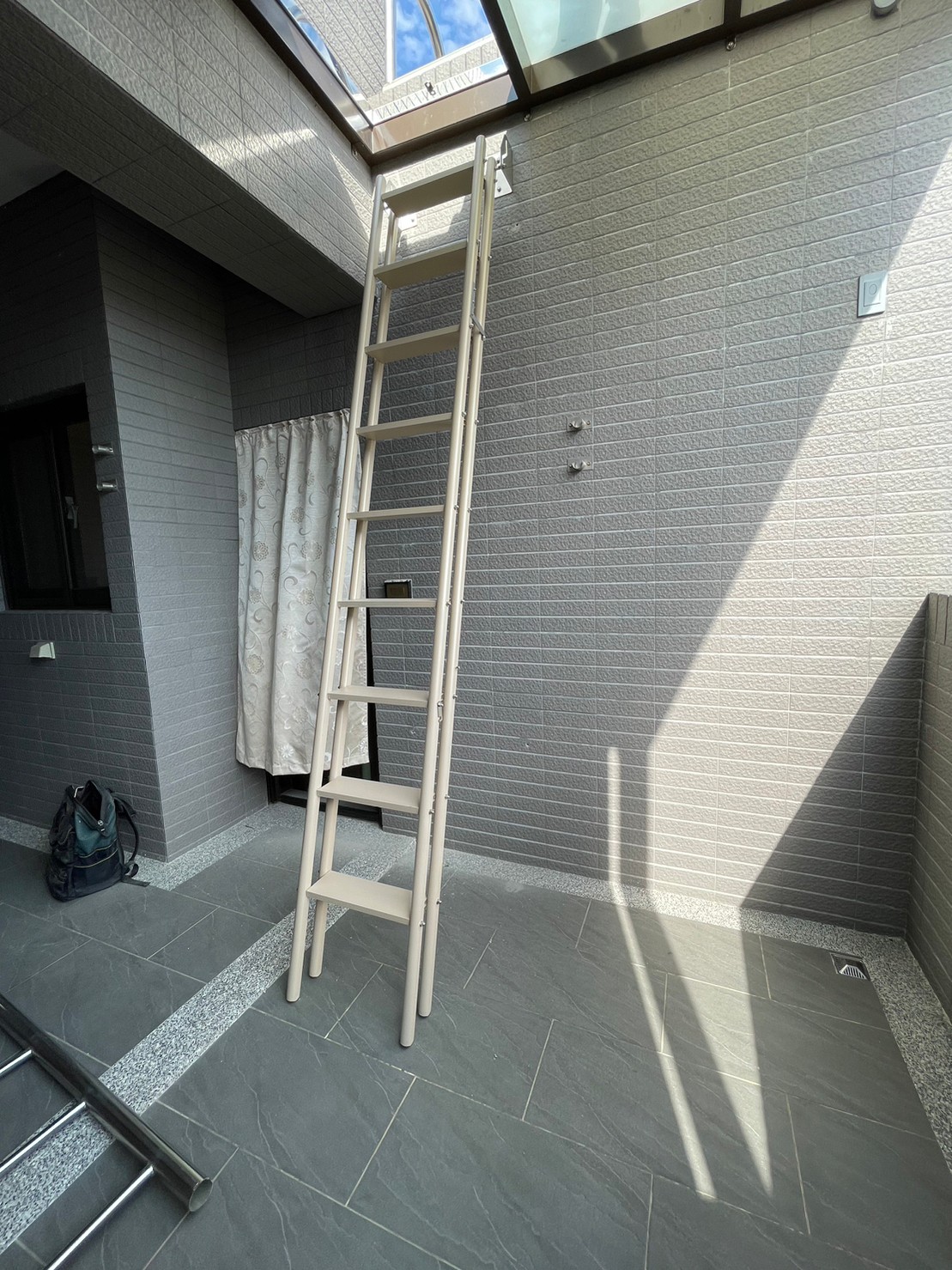 thang xếp lên gác mái