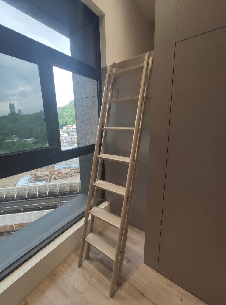 cầu thang phòng trọ