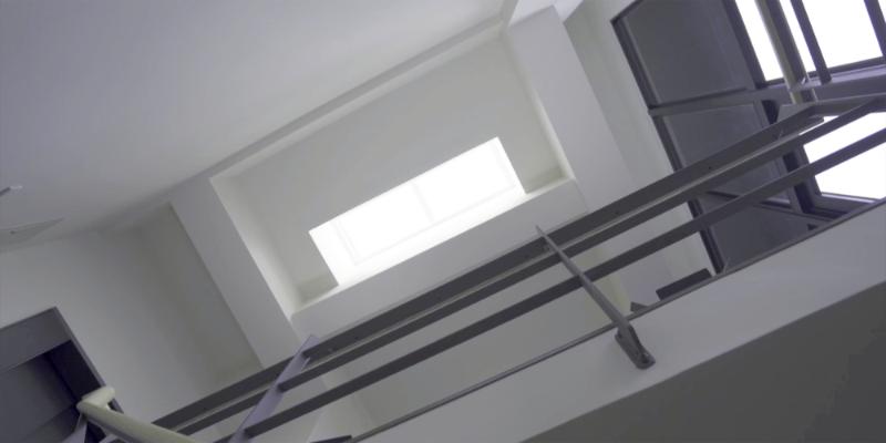 giếng trời kết hợp lối lên cầu thang