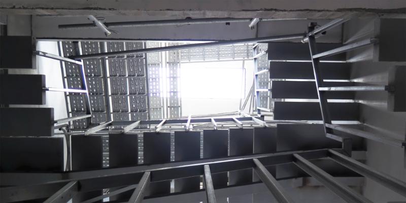 giếng trời kết hợp lối lên cầu thang