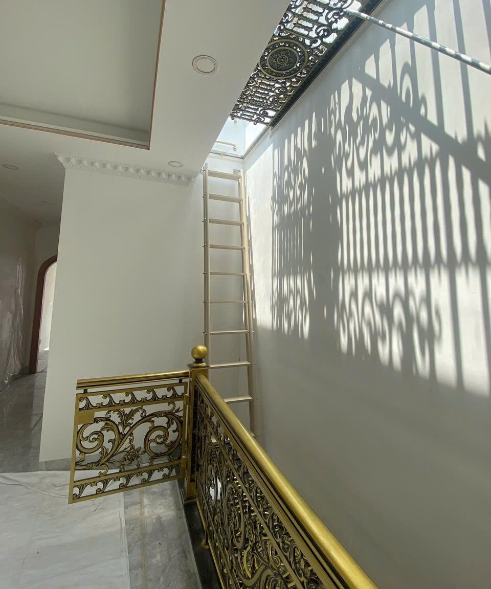 Lắp thang gấp thông minh cho biệt thự