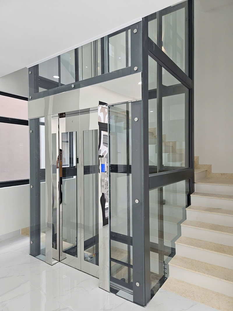 thông gió cho thang máy lồng kính